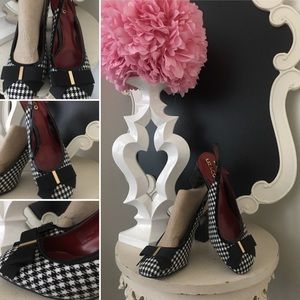 🌺Liz & Co 
Fabulous Houndstooth Heel